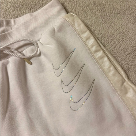 NIKE White Opal Fleece Oversized Joggers Sweat Pants Iridescent Swoosh - Picture 9 of 15